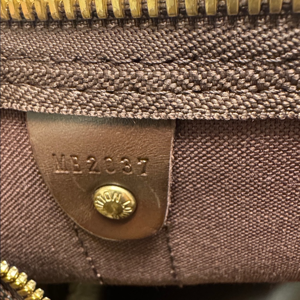 Louis Vuitton Damier Ebene Travel Bag - Picture 9 of 9